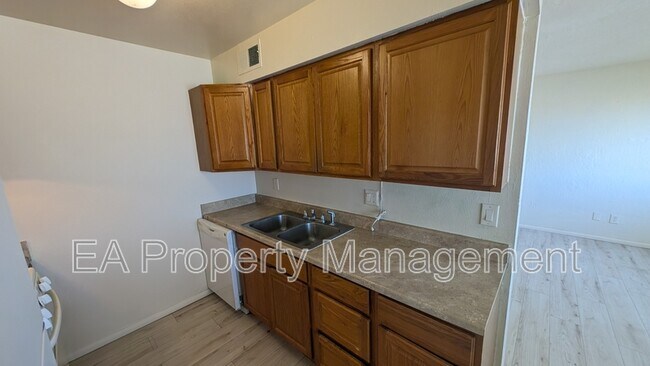 Foto del edificio - 812 Chelwood Park Blvd NE