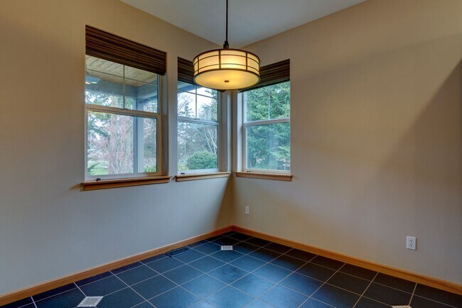 Building Photo - 3 Bedroom 2 Bath home in Fairway Point - Golf Course View