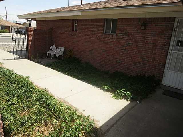 Building Photo - 8626 Mettler Dr