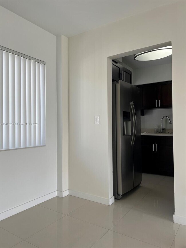 Foto del edificio - 10001 W Bay Harbor Dr