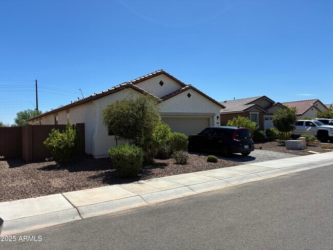 Building Photo - 813 S 107th Dr