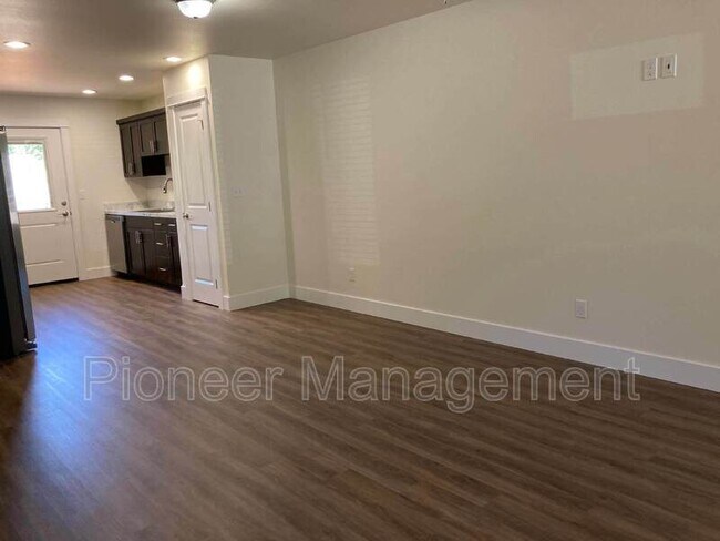 Foto del edificio - 2464 NE Kerr St