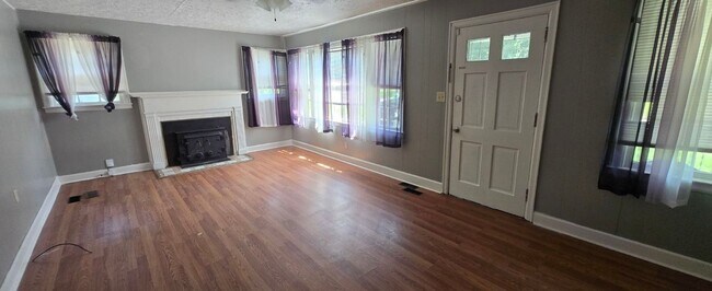 Building Photo - 2028 Thomas Ave