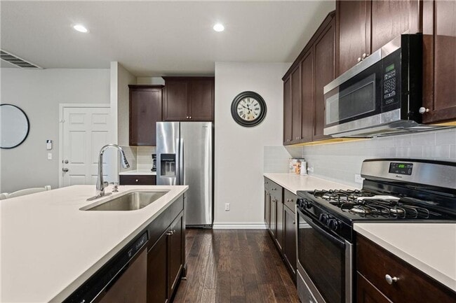 Building Photo - Newly Constructed, 4 BR / 3 BA Home - 2 Car Garage - Pool - Close to Mueller