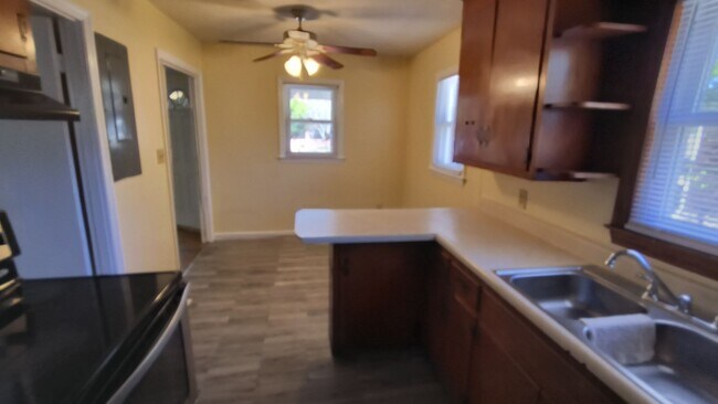 Building Photo - Perfect starter or for downsizing