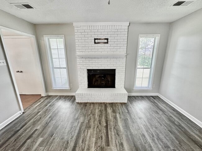 Building Photo - 7242 Rose Trail Dr
