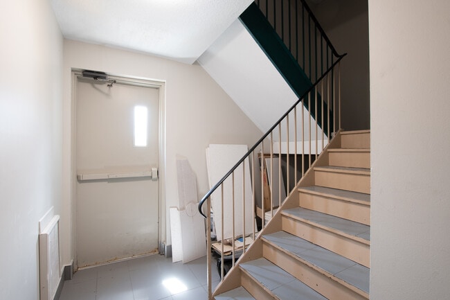 Building Photo - 401 West Street North