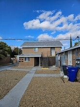 Building Photo - 908 6th St