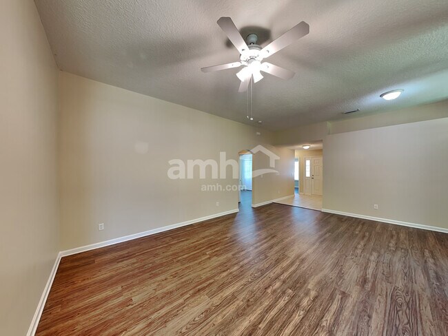 Building Photo - 2216 Blackstone Way