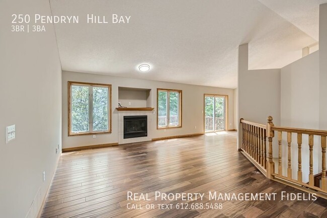 Building Photo - Fantastic 3 Bed, 3 Bath Home in Woodbury. ...