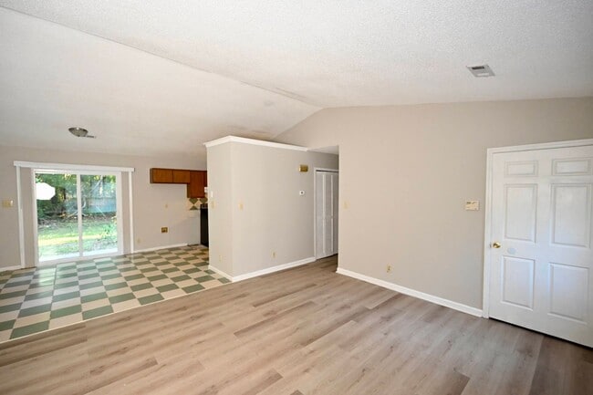 Building Photo - For Rent: Beautiful 3-Bedroom Home in Durh...