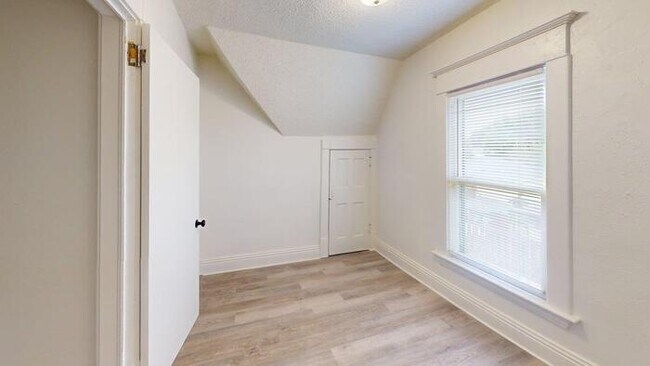 Foto del edificio - 504 1st Ave NW