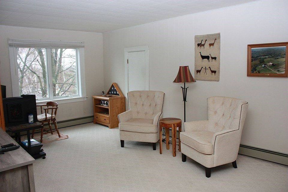 169 N 9th Ave Unit Upper, Sturgeon Bay, WI 54235 169 N 9th Ave