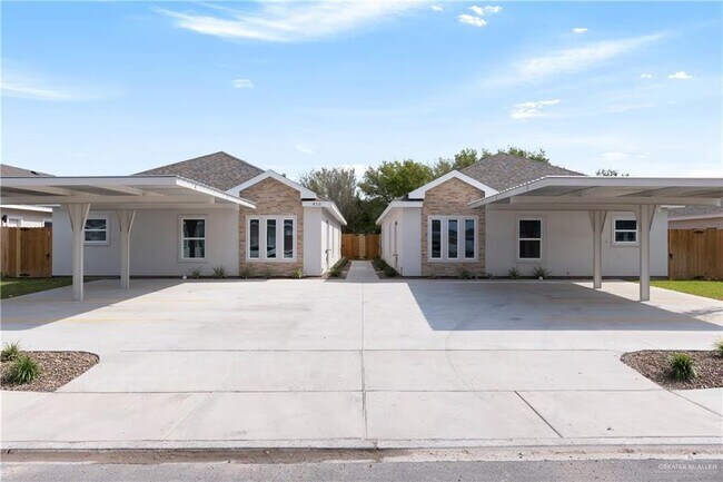 Foto del edificio - 810 N Clarence Ave