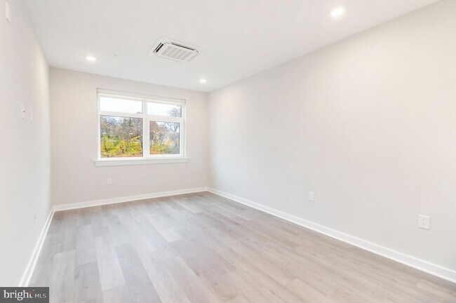 Foto del edificio - 3449 Scotts Ln