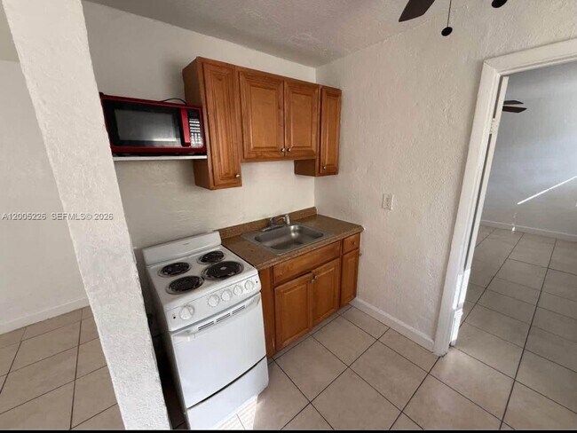 Foto del edificio - 5731 Flagler St