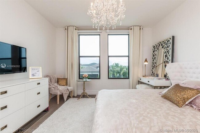 Foto del edificio - 9328 Tropez Ln