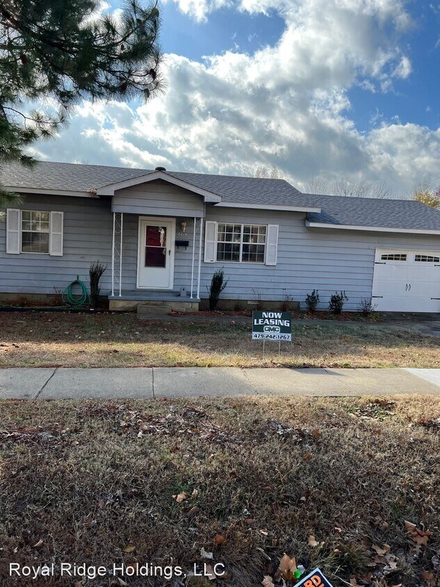 Building Photo - 3 br, 2 bath House - 2214 Savannah Street