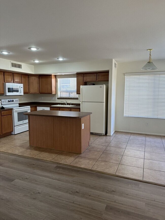 Foto del edificio - 4 Bedroom in Rancho El Dorado Maricopa