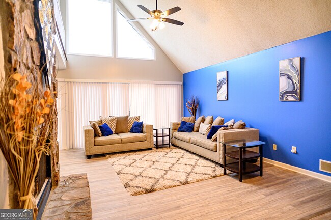 Foto del edificio - 390 Stoneridge Way