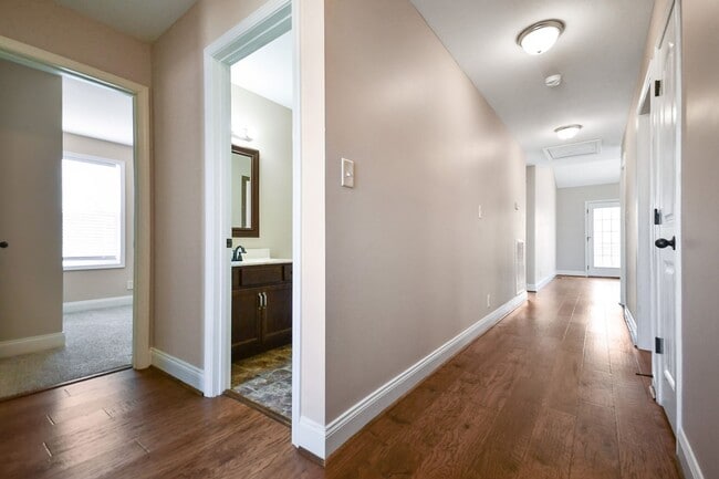 Building Photo - Pet Friendly Three Bedroom!