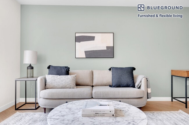 Foto del edificio - 490 W McKinley Ave