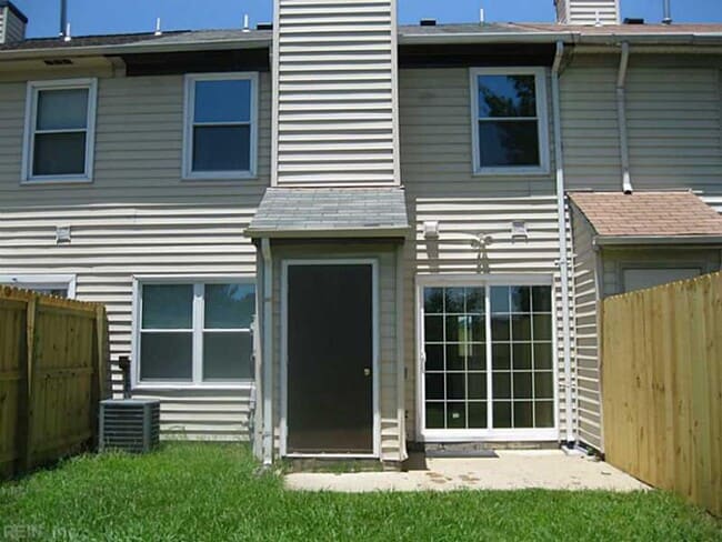 Building Photo - Rosemont Forest
