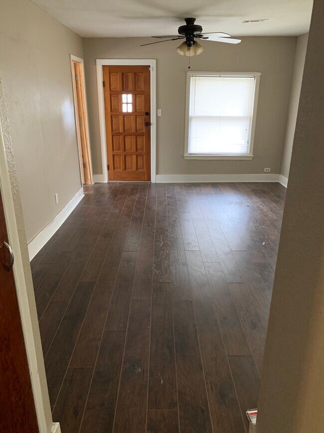 Foto del edificio - 3027 W Cameron St