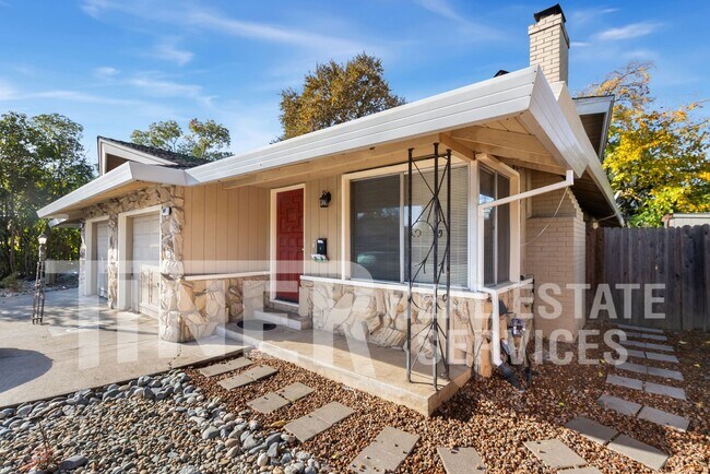 Foto del edificio - Spacious 2 Bedroom Duplex