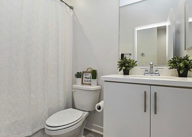 Building Photo - 2521 Verna Dr