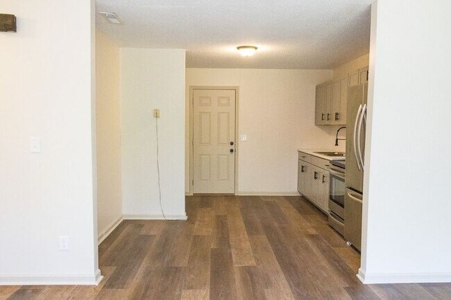 Foto del edificio - 6404 Middle Dr