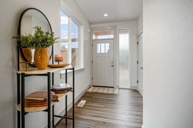 Foto del edificio - 1321 Oppek St NE