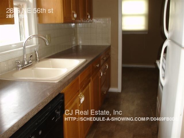 Foto del edificio - 2816 NE 56th St