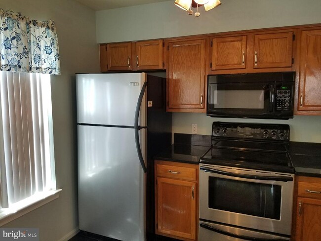 Foto del edificio - 9377 Scarlet Oak Dr