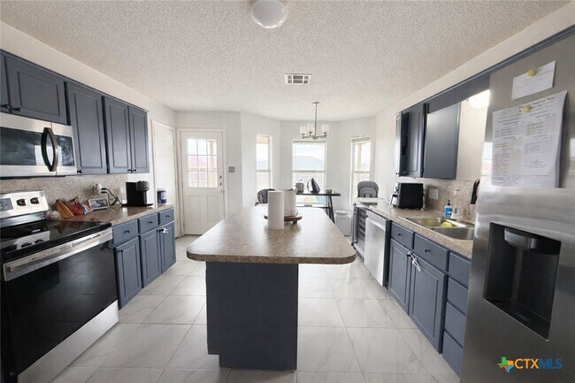 Building Photo - 4603 Lloyd Dr