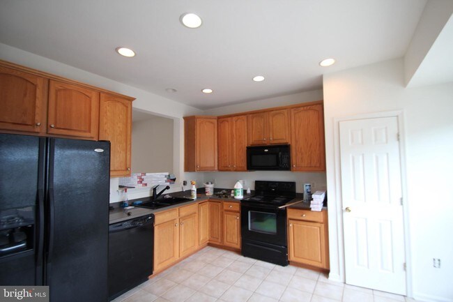 Building Photo - 860 Persimmon Pl