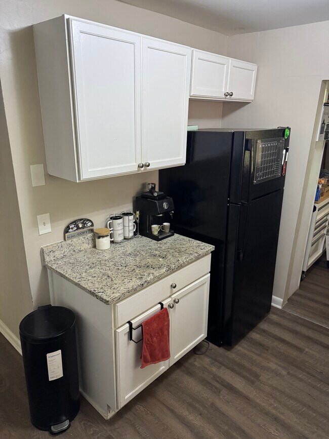 Building Photo - 1368 Margarette Dr