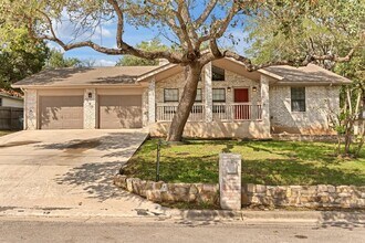 Building Photo - 850 Mission Hills Dr