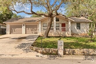 Building Photo - 850 Mission Hills Dr