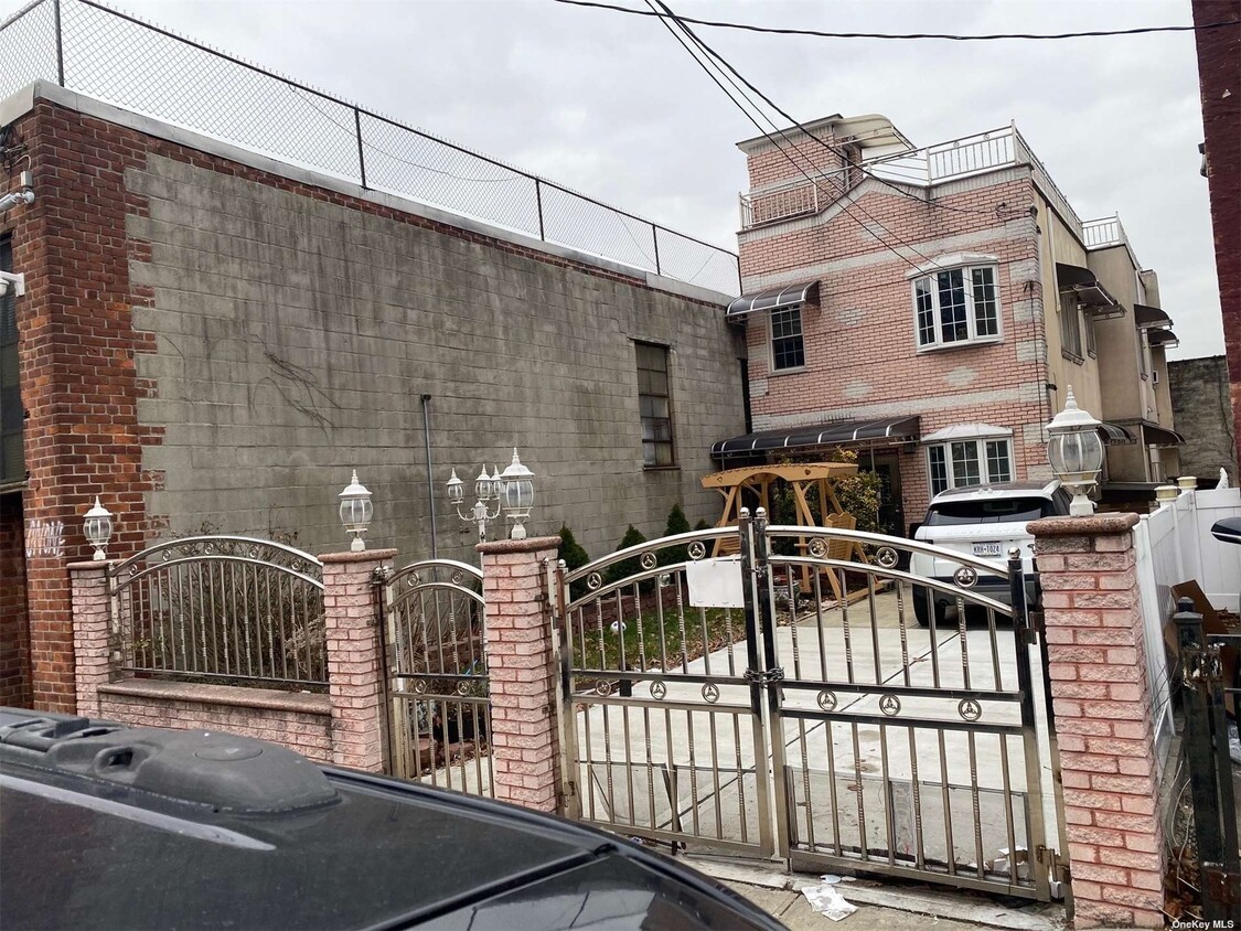 Foto principal - 34-44-44 12th St