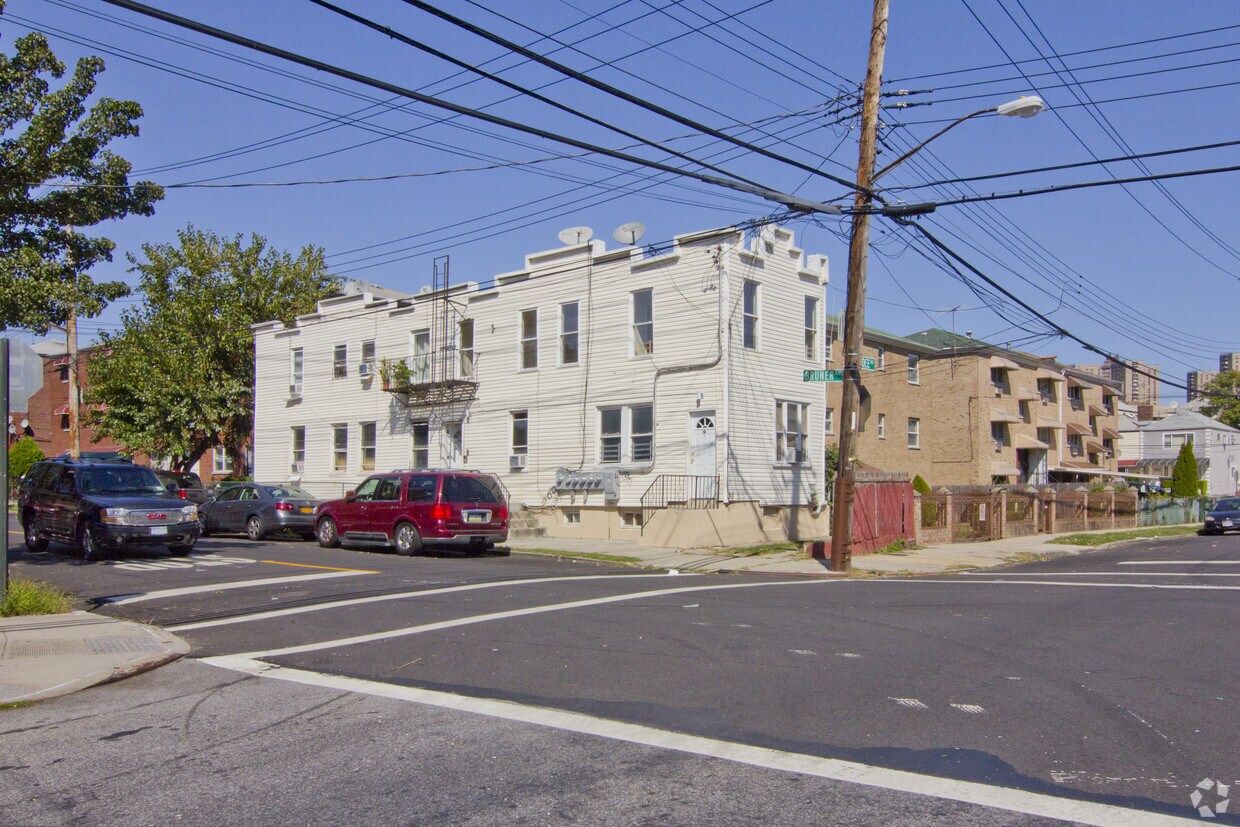 Foto principal - 3000 Bruner Ave