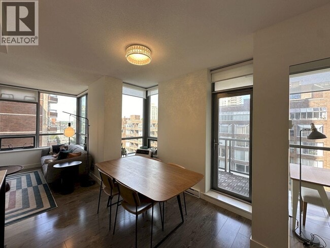 Building Photo - 1308 Hornby St