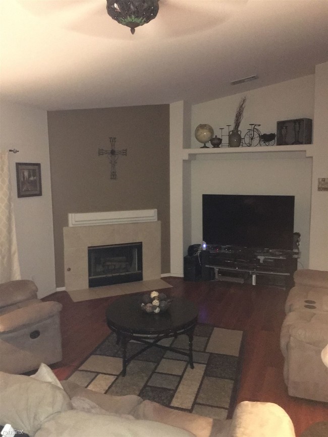 Building Photo - 40679 Baranda Ct