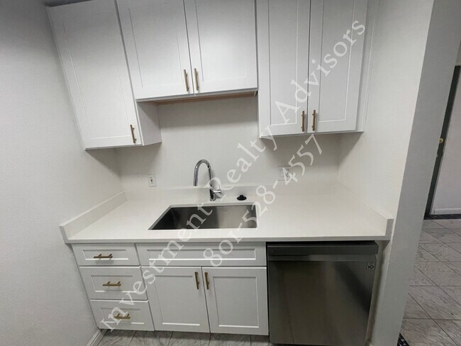 Building Photo - 425 S 900 E