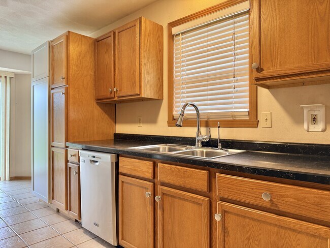 Foto del edificio - 809 Wynstone Way