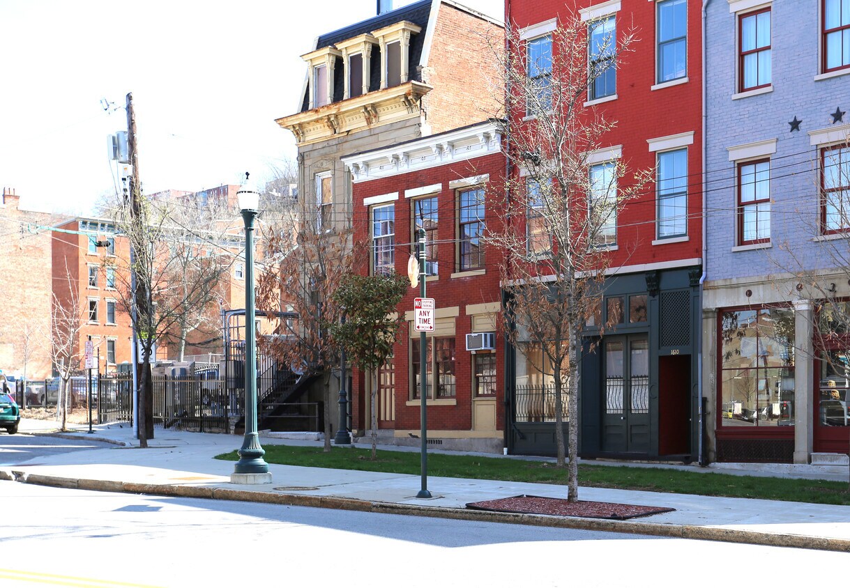 Building Photo - 1612 Main St