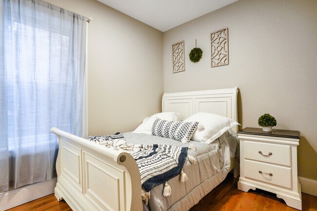 Photo - Babcock Street Apartment