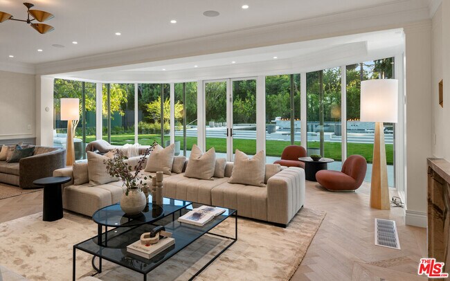 Foto del edificio - 901 Whittier Dr