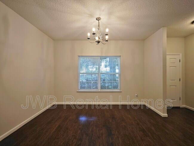 Foto del edificio - 5006 Trout River Blvd