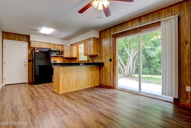 Building Photo - 402 Sausalito Dr